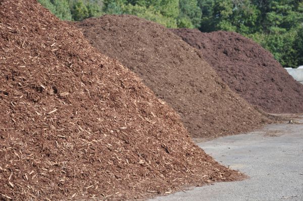 Brown Mulch Delivery in Visalia